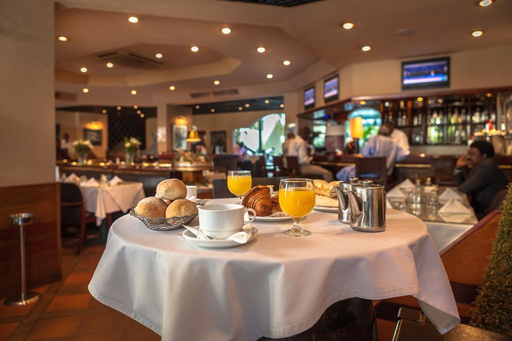 Готель Cafe De Rome Дакар Екстер'єр фото