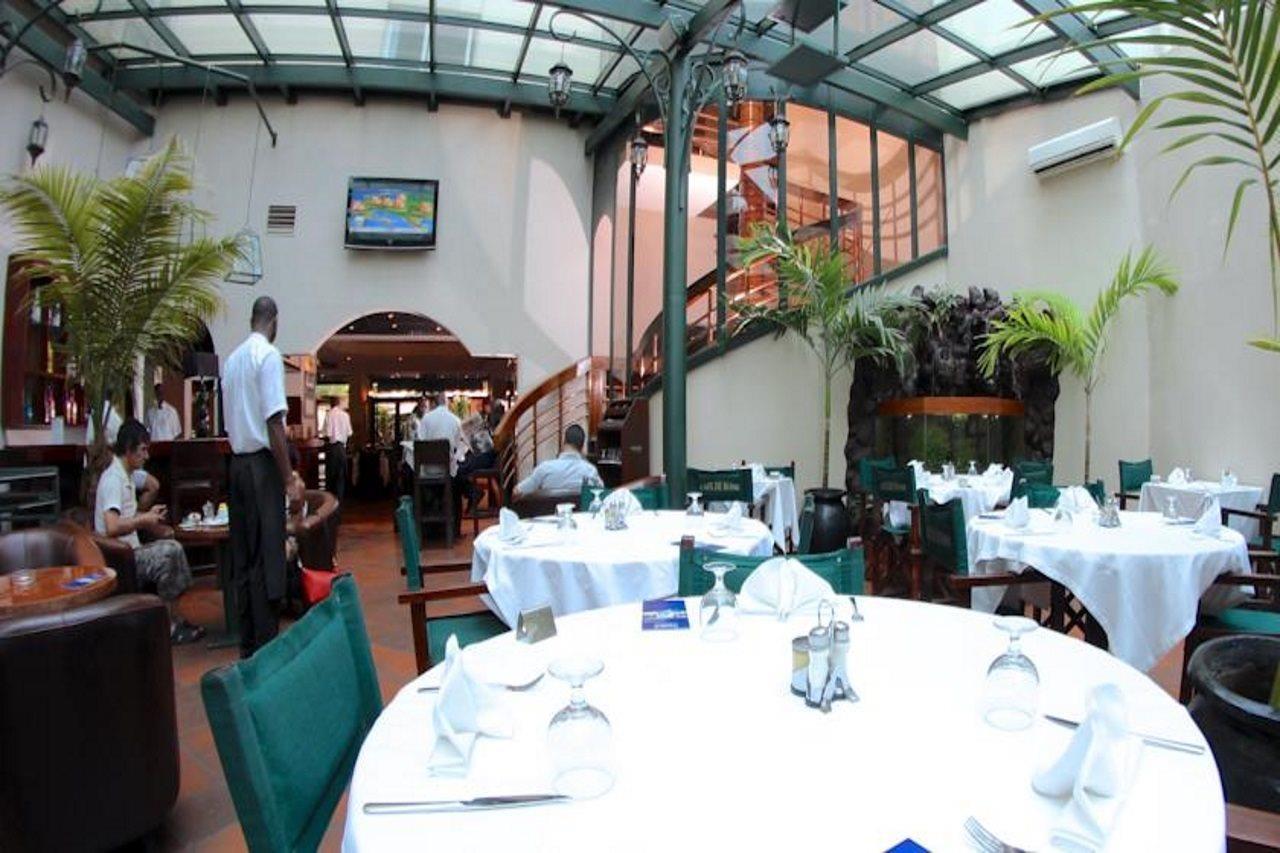 Готель Cafe De Rome Дакар Екстер'єр фото